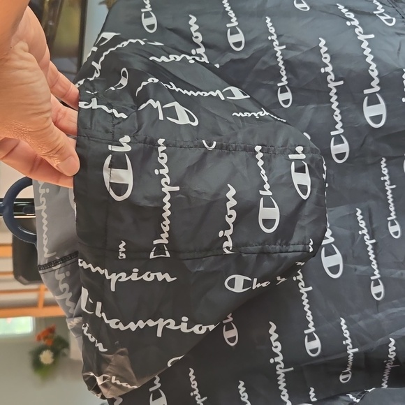 Mens Windbreaker.    Pre Loved 🖤🤍   Only Been Worn Once - Picture 9 of 10